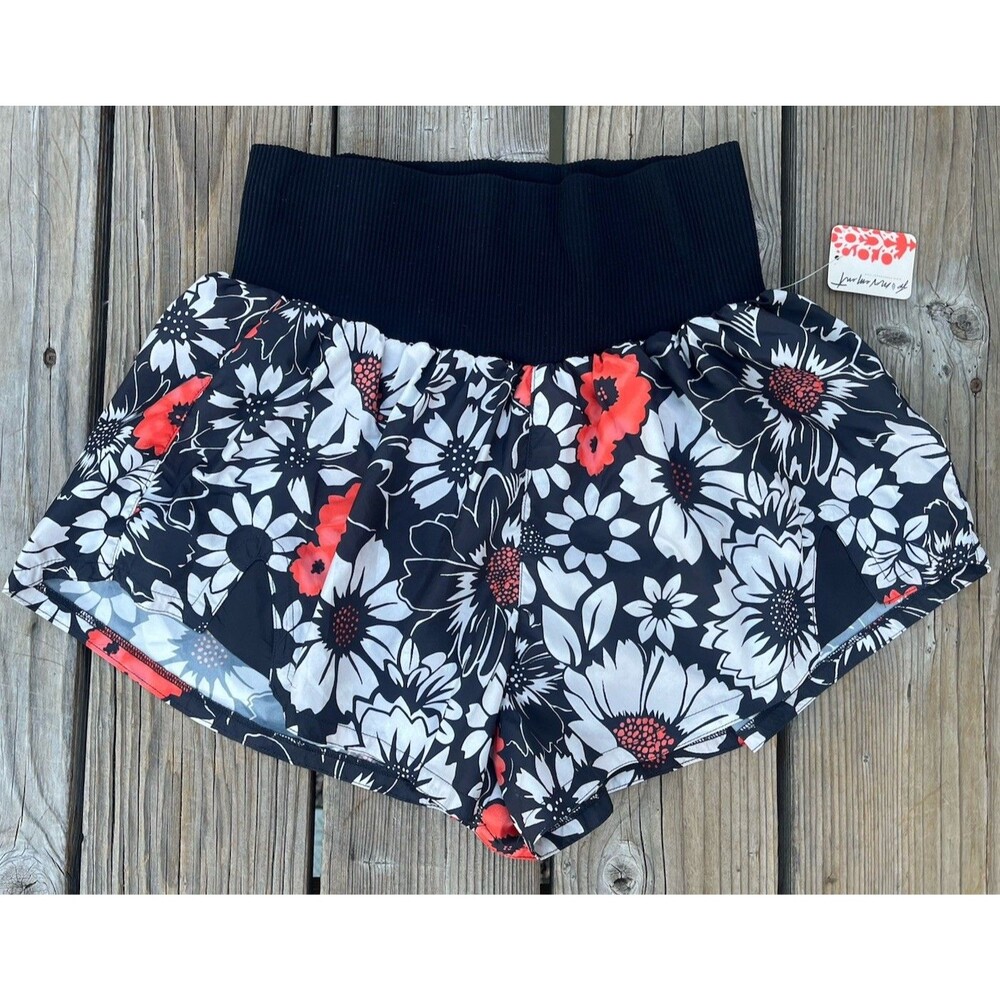 NWT! Free People FP Movement Carpe Diem Women's L Shorts Tuxedo Daisy Print